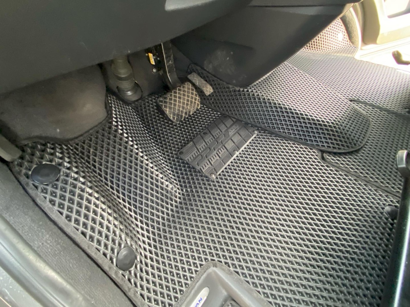 EVA автоковрики для Volkswagen T6 Multivan (7 мест) короткая база (для авто с ворсовым напольным покрытием) — yZQUi5xGS3E resized